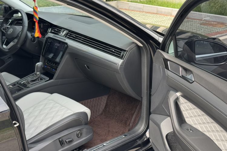 Used Volkswagen Magotan 2023 2 Million Units Limited Edition 330TSI DSG Leading Version Interior 9