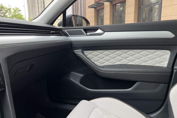 Used Volkswagen Magotan 2023 2 Million Units Commemorative Edition 330TSI DSG Luxury Version Interior 9