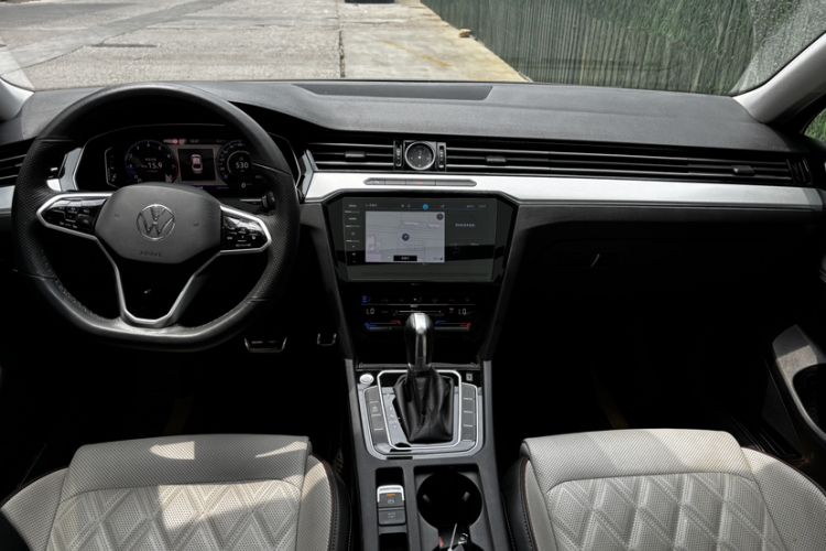 Used Volkswagen Magotan 2023 2 Million Units Commemorative Edition 330TSI DSG Luxury Version Interior 9