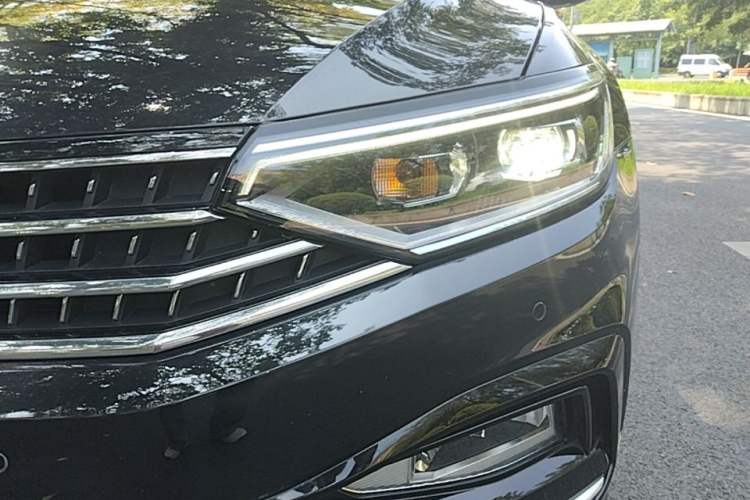Used Volkswagen Magotan 2023 2 Million Units Commemorative Edition 330TSI DSG Luxury Version Left Front Headlight