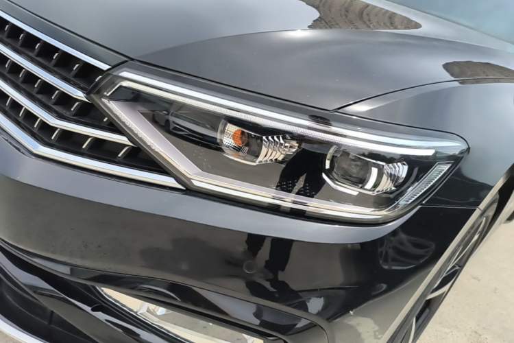 Used Volkswagen Magotan 2023 2 Million Units Commemorative Edition 330TSI DSG Luxury Version Left Front Headlight