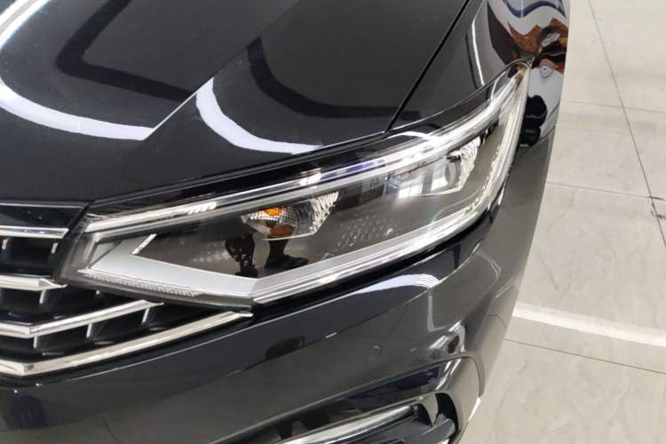 Used Volkswagen Magotan 2023 2 Million Units Limited Edition 330TSI DSG Leading Version Left Front Headlight