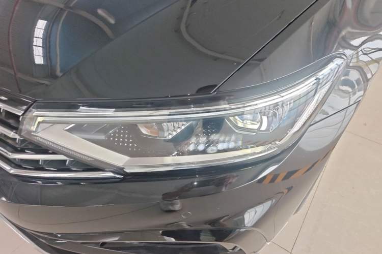 Used Volkswagen Magotan 2023 2 Million Units Limited Edition 330TSI DSG Leading Version Left Front Headlight