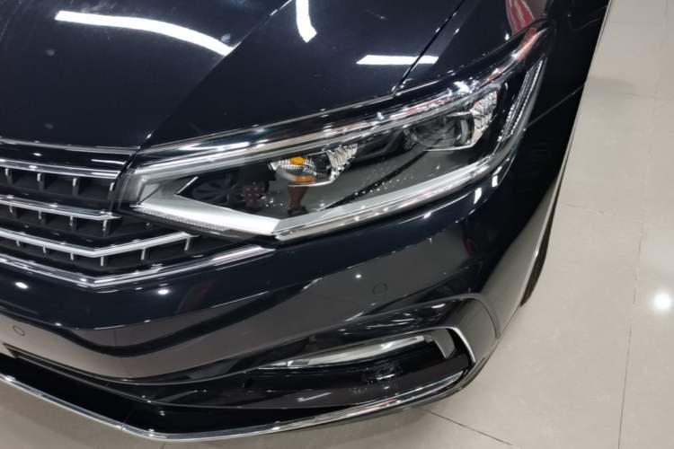 Used Volkswagen Magotan 2023 2 Million Units Limited-Edition 280TSI DSG Comfort Version Left Front Headlight