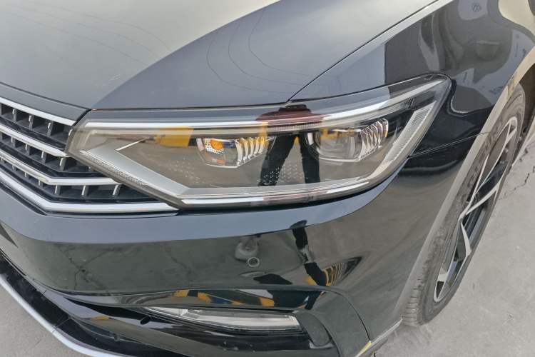 Used Volkswagen Magotan 2023 2 Million Units Commemorative Edition 330TSI DSG Luxury Version Left Front Headlight