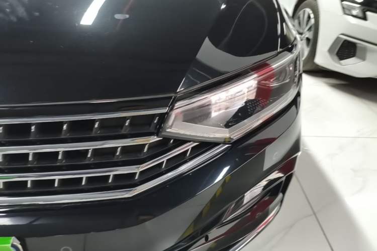 Used Volkswagen Magotan 2023 2 Million Units Commemorative Edition 330TSI DSG Luxury Version Left Front Headlight
