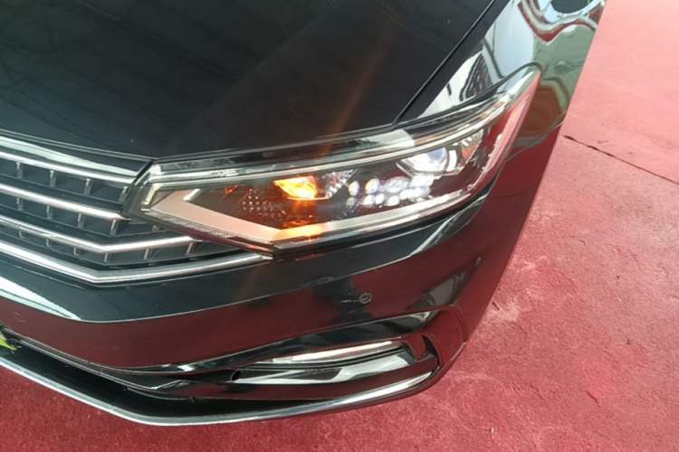 Used Volkswagen Magotan 2023 2 Million Units Commemorative Edition 330TSI DSG Luxury Version Left Front Headlight