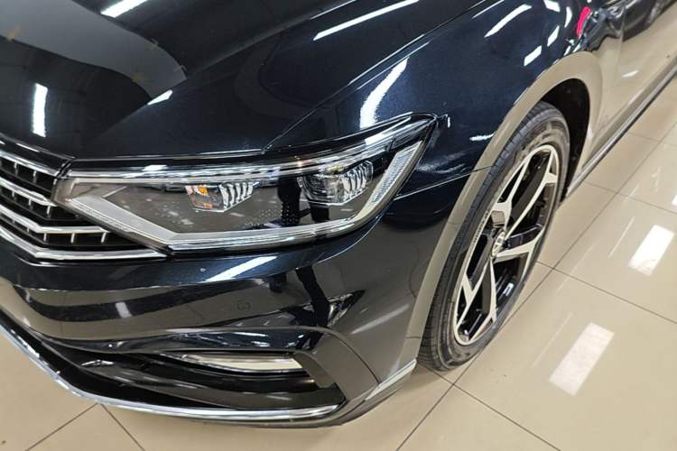 Used Volkswagen Magotan 2023 2 Million Units Limited Edition 330TSI DSG Leading Version Left Front Headlight