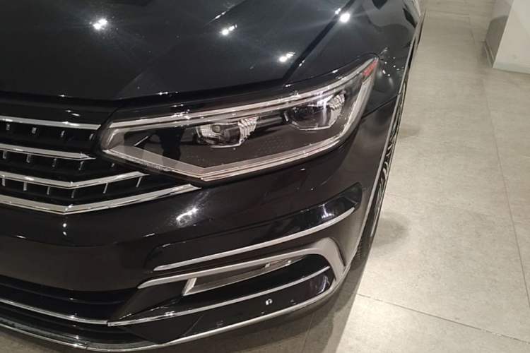 Used Volkswagen Magotan 2023 2 Million Units Commemorative Edition 330TSI DSG Luxury Version Left Front Headlight