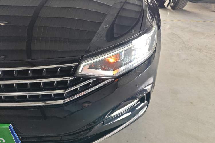 Used Volkswagen Magotan 2023 2 Million Units Limited Edition 330TSI DSG Leading Version Left Front Headlight