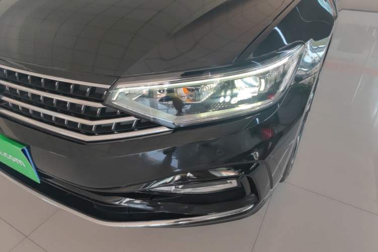 Used Volkswagen Magotan 2023 2 Million Units Commemorative Edition 330TSI DSG Luxury Version Left Front Headlight