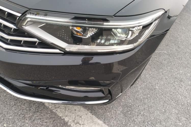 Used Volkswagen Magotan 2023 2 Million Units Limited-Edition 280TSI DSG Comfort Version Left Front Headlight
