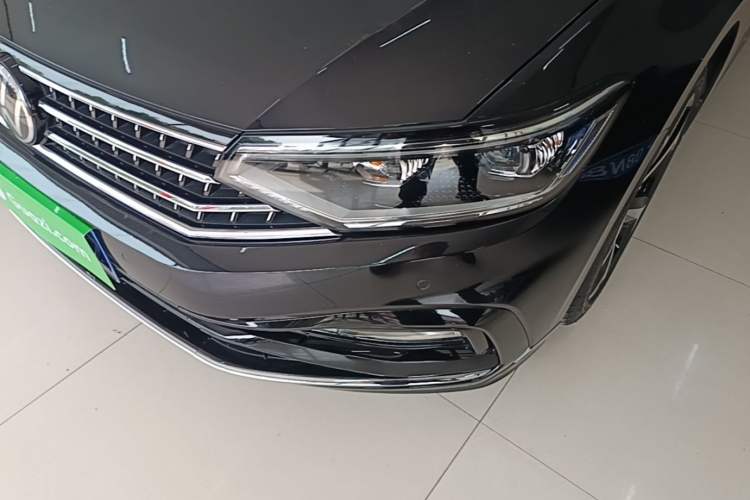 Used Volkswagen Magotan 2023 2 Million Units Commemorative Edition 330TSI DSG Luxury Version Left Front Headlight