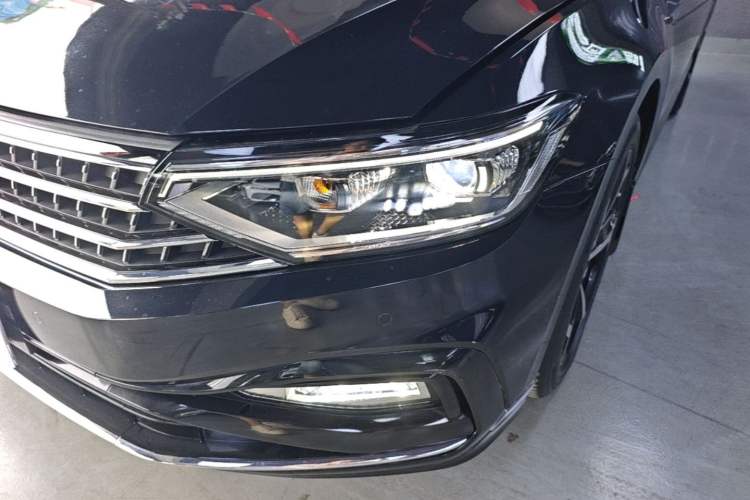 Used Volkswagen Magotan 2023 2 Million Units Commemorative Edition 330TSI DSG Luxury Version Left Front Headlight