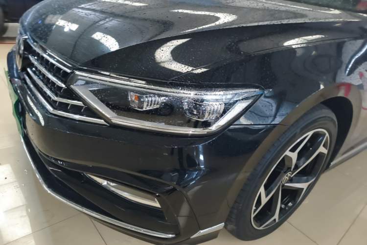 Used Volkswagen Magotan 2023 2 Million Units Commemorative Edition 330TSI DSG Luxury Version Left Front Headlight