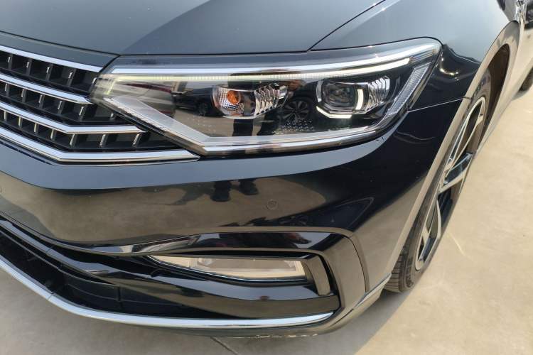 Used Volkswagen Magotan 2023 2 Million Units Commemorative Edition 330TSI DSG Luxury Version Left Front Headlight