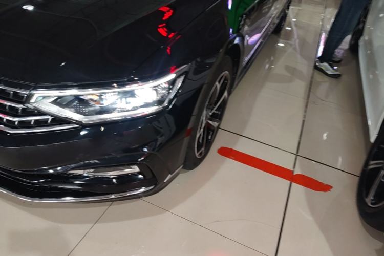 Used Volkswagen Magotan 2023 2 Million Units Limited Edition 330TSI DSG Leading Version Left Front Headlight