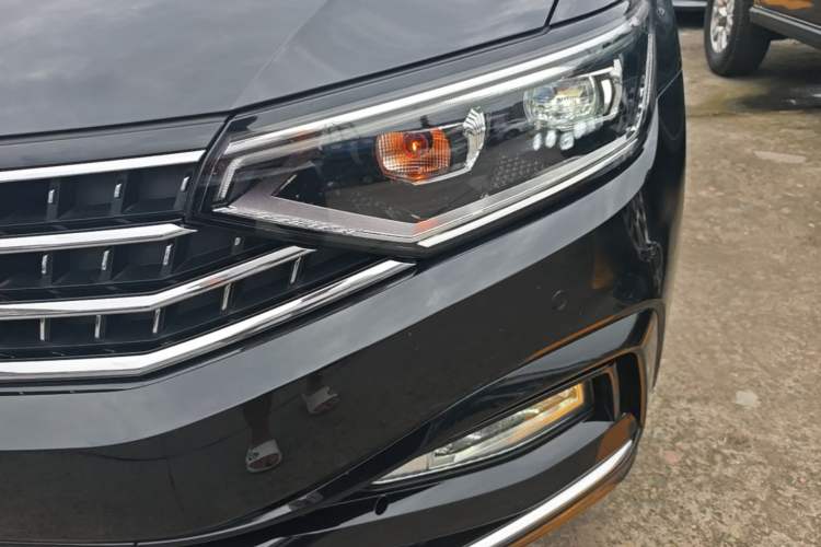 Used Volkswagen Magotan 2023 2 Million Units Limited-Edition 280TSI DSG Comfort Version Left Front Headlight