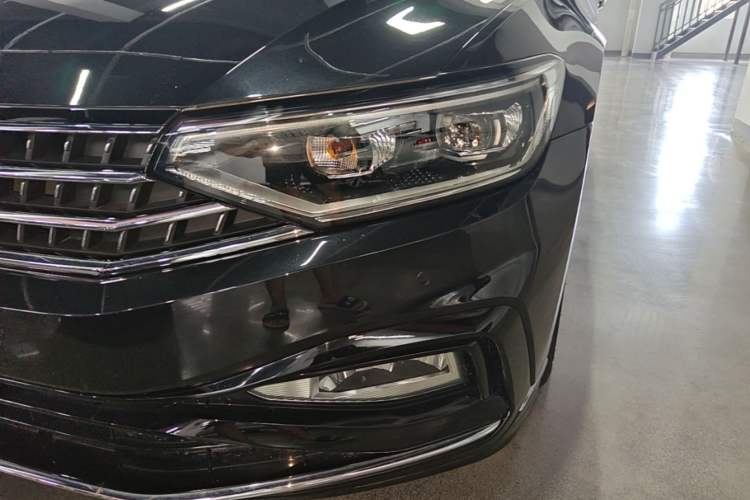 Used Volkswagen Magotan 2023 2 Million Units Commemorative Edition 330TSI DSG Luxury Version Left Front Headlight