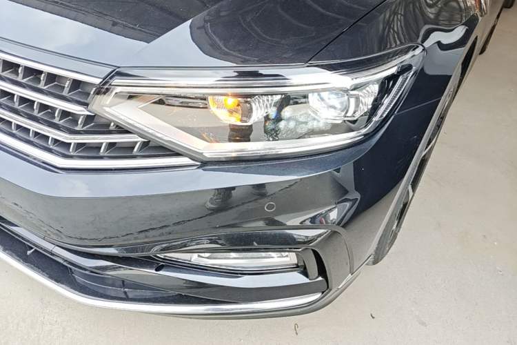 Used Volkswagen Magotan 2023 2 Million Units Commemorative Edition 330TSI DSG Luxury Version Left Front Headlight