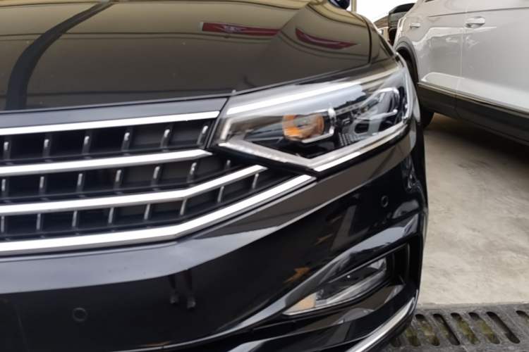 Used Volkswagen Magotan 2023 2 Million Units Limited Edition 330TSI DSG Leading Version Left Front Headlight