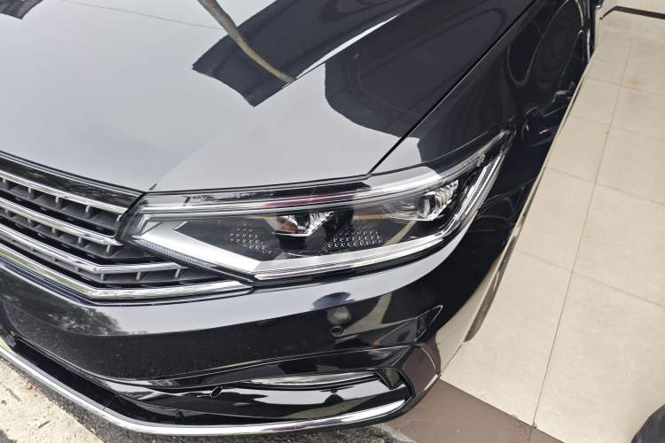 Used Volkswagen Magotan 2023 2 Million Units Commemorative Edition 330TSI DSG Luxury Version Left Front Headlight