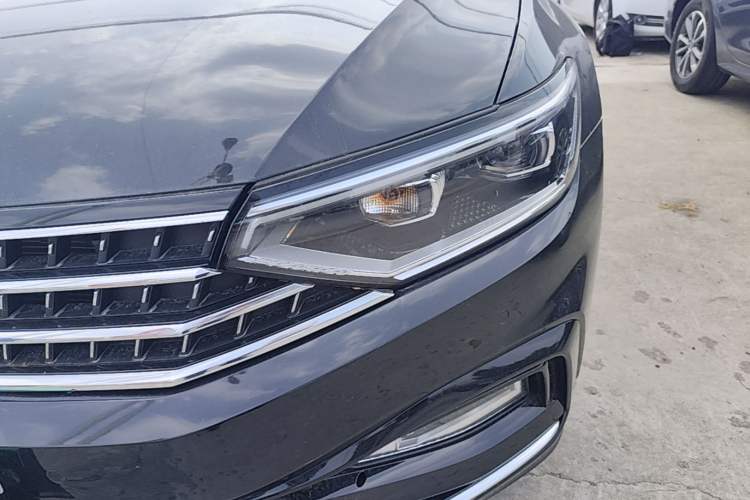 Used Volkswagen Magotan 2023 2 Million Units Commemorative Edition 330TSI DSG Luxury Version Left Front Headlight