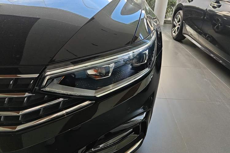 Used Volkswagen Magotan 2023 2 Million Units Limited Edition 330TSI DSG Leading Version Left Front Headlight