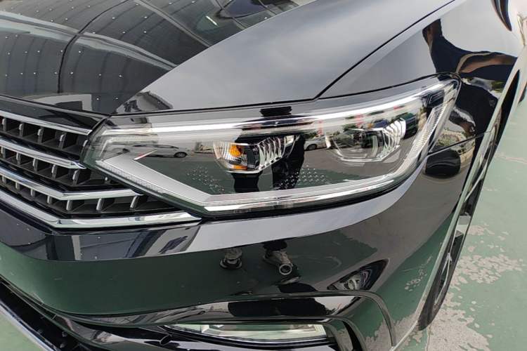 Used Volkswagen Magotan 2023 2 Million Units Limited Edition 330TSI DSG Leading Version Left Front Headlight
