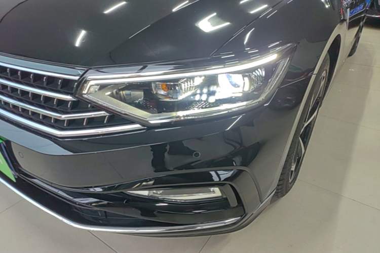 Used Volkswagen Magotan 2023 2 Million Units Commemorative Edition 330TSI DSG Luxury Version Left Front Headlight
