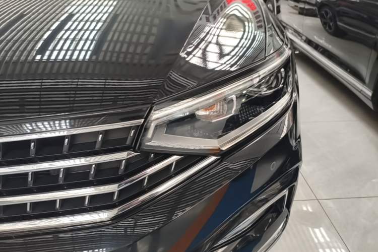 Used Volkswagen Magotan 2023 2 Million Units Commemorative Edition 330TSI DSG Luxury Version Left Front Headlight