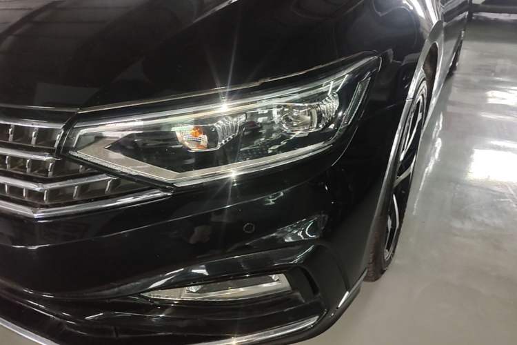 Used Volkswagen Magotan 2023 2 Million Units Limited Edition 280TSI DSG Leading Version Left Front Headlight