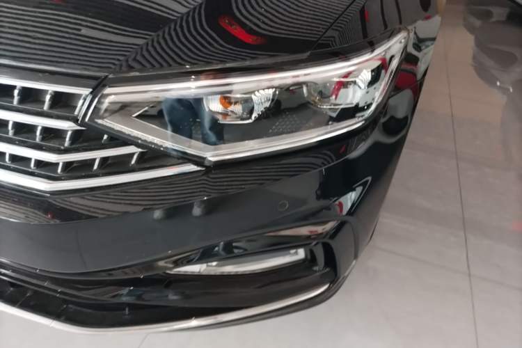 Used Volkswagen Magotan 2023 2 Million Units Limited-Edition 280TSI DSG Comfort Version Left Front Headlight