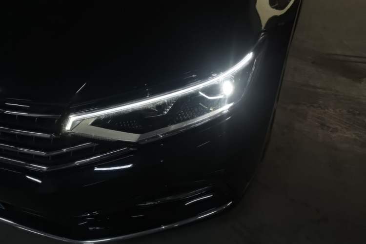 Used Volkswagen Magotan 2023 2 Million Units Commemorative Edition 330TSI DSG Luxury Version Left Front Headlight