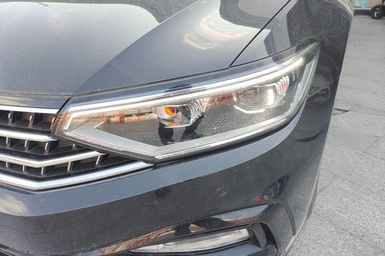 Used Volkswagen Magotan 2023 2 Million Units Limited-Edition 280TSI DSG Comfort Version Left Front Headlight