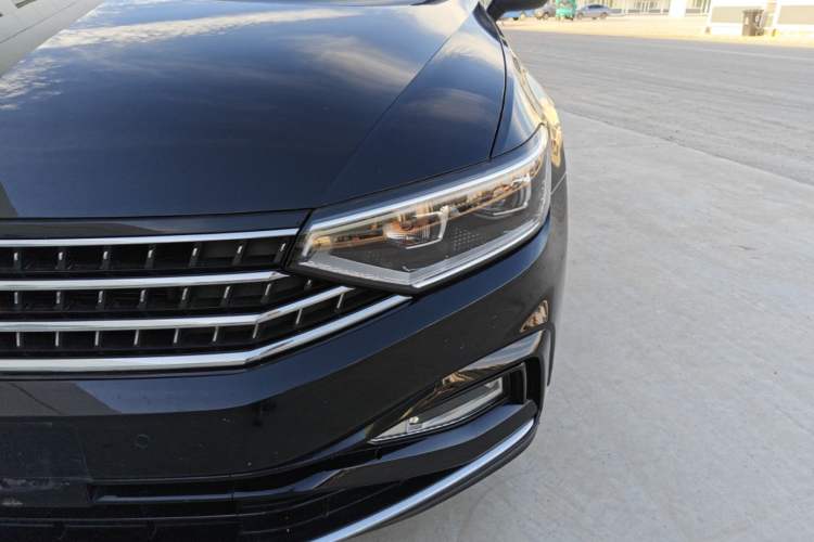 Used Volkswagen Magotan 2023 2 Million Units Commemorative Edition 330TSI DSG Luxury Version Left Front Headlight