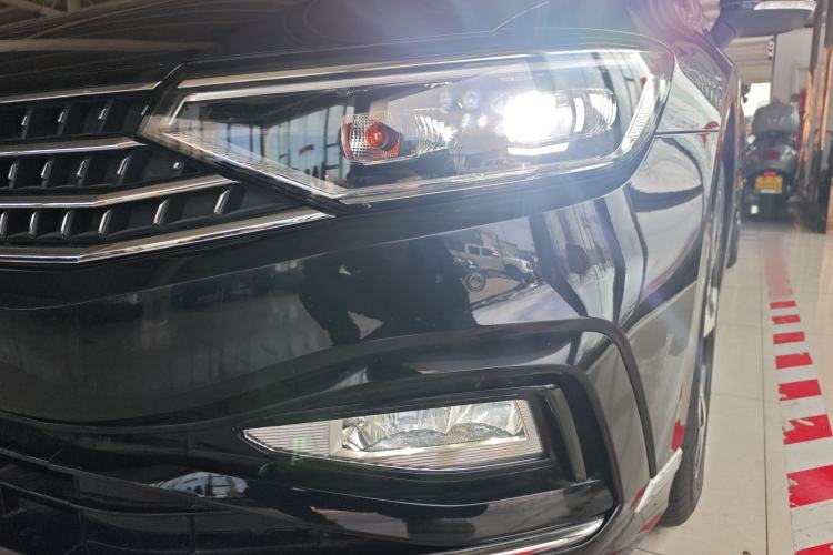Used Volkswagen Magotan 2023 2 Million Units Limited Edition 330TSI DSG Leading Version Left Front Headlight