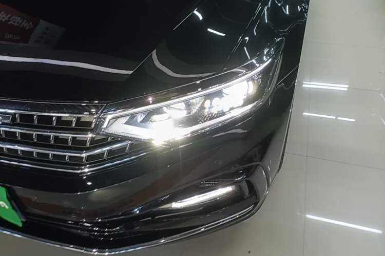 Used Volkswagen Magotan 2023 2 Million Units Commemorative Edition 330TSI DSG Luxury Version Left Front Headlight