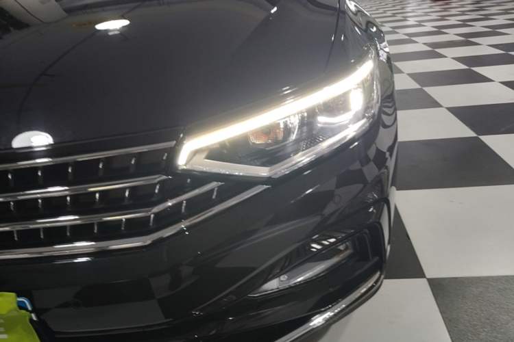 Used Volkswagen Magotan 2023 2 Million Units Commemorative Edition 330TSI DSG Luxury Version Left Front Headlight