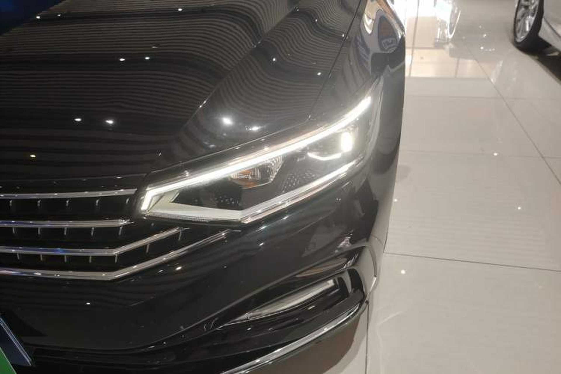 Used Volkswagen Magotan 2023 2 Million Units Commemorative Edition 330TSI DSG Luxury Version Left Front Headlight