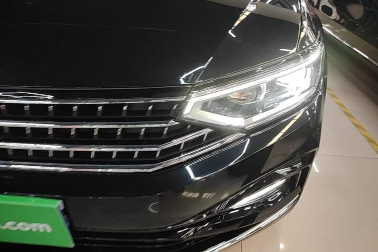 Used Volkswagen Magotan 2023 2 Million Units Commemorative Edition 330TSI DSG Luxury Version Left Front Headlight