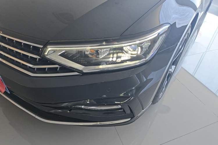 Used Volkswagen Magotan 2023 2 Million Units Commemorative Edition 330TSI DSG Luxury Version Left Front Headlight