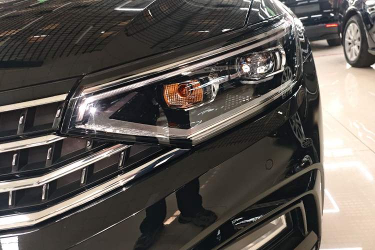 Used Volkswagen Magotan 2023 2 Million Units Commemorative Edition 330TSI DSG Luxury Version Left Front Headlight