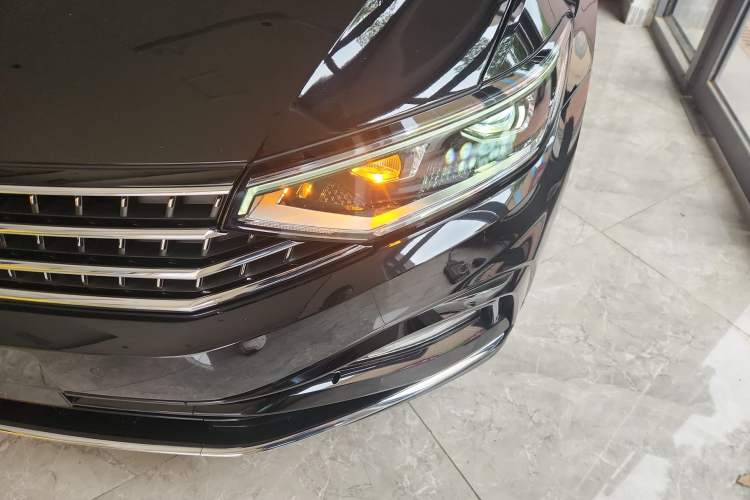Used Volkswagen Magotan 2023 2 Million Units Limited Edition 330TSI DSG Leading Version Left Front Headlight