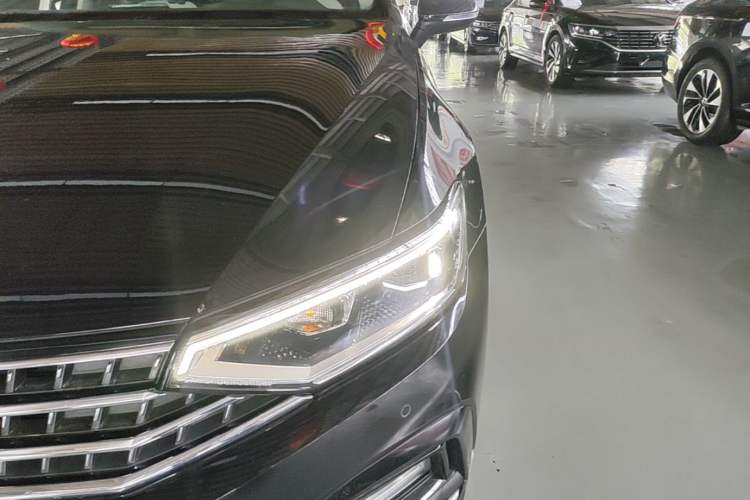 Used Volkswagen Magotan 2023 2 Million Units Limited Edition 330TSI DSG Leading Version Left Front Headlight