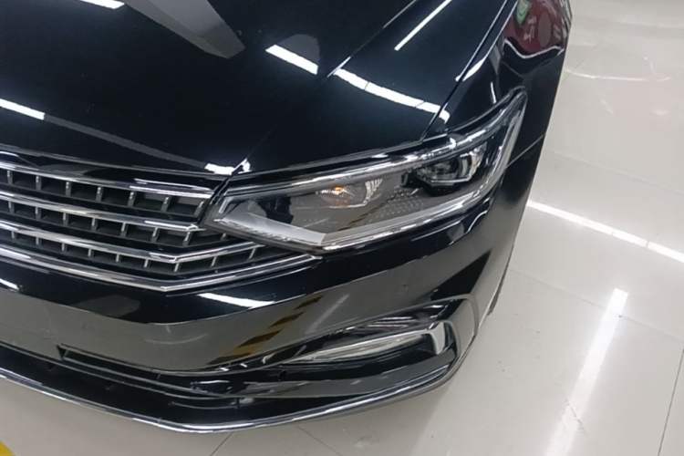Used Volkswagen Magotan 2023 2 Million Units Commemorative Edition 330TSI DSG Luxury Version Left Front Headlight