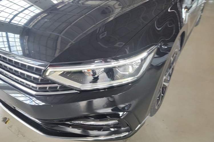 Used Volkswagen Magotan 2023 2 Million Units Commemorative Edition 330TSI DSG Luxury Version Left Front Headlight
