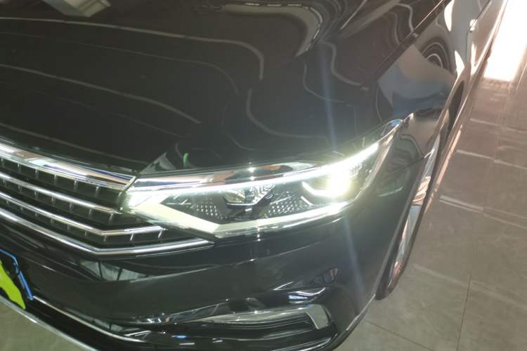Used Volkswagen Magotan 2023 2 Million Units Limited-Edition 280TSI DSG Comfort Version Left Front Headlight