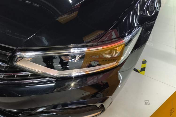 Used Volkswagen Magotan 2023 2 Million Units Commemorative Edition 330TSI DSG Luxury Version Left Front Headlight
