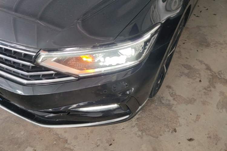 Used Volkswagen Magotan 2023 2 Million Units Commemorative Edition 330TSI DSG Luxury Version Left Front Headlight